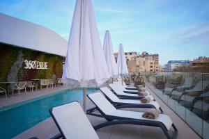 Бассейн в Óbal Hotel Marbella или поблизости
