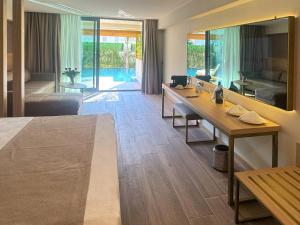 Μια τηλεόραση ή/και κέντρο ψυχαγωγίας στο Luna Vista Hotel Belek