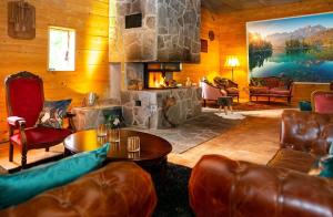 a living room with a stone fireplace and leather furniture at Bendorfer Stadl mit Whirlpool & Sauna in Bendorf