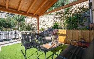 Balkón nebo terasa v ubytování Pet Friendly Apartment In Omis With Wifi