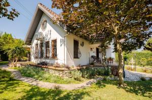 Κήπος έξω από το Villa Base Kırkpınar Detached Villa with pool