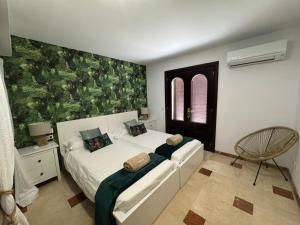 Postel nebo postele na pokoji v ubytování Villa with private pool -Palma Ambassador Center ETV14825 + 40 fotografií