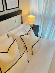 Giường trong phòng chung tại Cozy Netflix and Chill in BGC