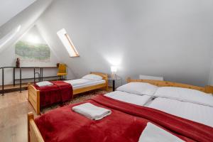 Ένα ή περισσότερα κρεβάτια σε δωμάτιο στο RentPlanet - Apartamenty Stroma