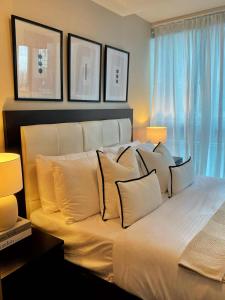 Giường trong phòng chung tại Cozy Netflix and Chill in BGC +14 ảnh