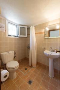 Kúpeľňa v ubytovaní Agios Efrem Studios + 5 fotografií