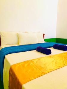 Postel nebo postele na pokoji v ubytování Marina Way Hotel