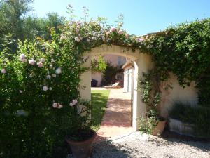 A garden outside Apartment Cézanne with heated pool and private garden Még 37 kép