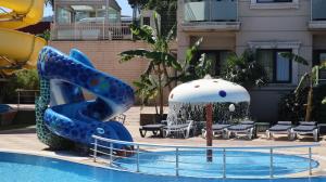 Bazén v ubytování Elegance Resort Hotel & SPA Wellness-Aqua nebo v jeho okolí