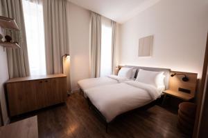 Postel nebo postele na pokoji v ubytování Memory-Making Hotel Vienna