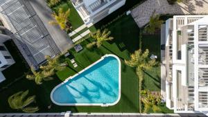 an overhead view of a swimming pool in a yard with palm trees at Casa SK Santa Rosalia in Torre-Pacheco