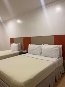 Postel nebo postele na pokoji v ubytování ILOILO GRAND HOTEL