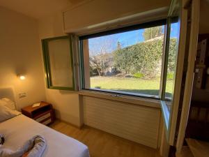 Ένα ή περισσότερα κρεβάτια σε δωμάτιο στο Casa vacanza Veronica con giardino