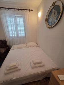 Una cama o camas en una habitación de Apartment Borna Pag