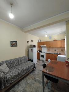 Kuchyň nebo kuchyňský kout v ubytování LOCAL Stay + 6 fotografií