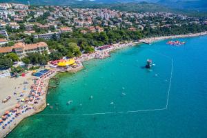 Fotografie z fotogalerie ubytování Apartment with heated pool, whirpool, view, near beach - by TRAVELER tourist agency Krk - ID 2683 v destinaci Novi Vinodolski
