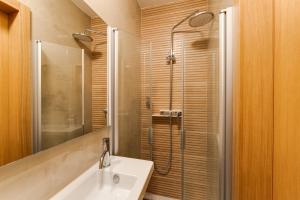 Fotografie z fotogalerie ubytování Apartment with heated pool, whirpool, view, near beach - by TRAVELER tourist agency Krk - ID 2683 v destinaci Novi Vinodolski