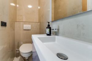 Fotografie z fotogalerie ubytování Apartment with heated pool, whirpool, view, near beach - by TRAVELER tourist agency Krk - ID 2683 v destinaci Novi Vinodolski