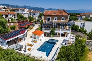 Fotografie z fotogalerie ubytování Apartment with heated pool, whirpool, view, near beach - by TRAVELER tourist agency Krk - ID 2683 v destinaci Novi Vinodolski