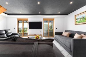 Fotografie z fotogalerie ubytování Apartment with heated pool, whirpool, view, near beach - by TRAVELER tourist agency Krk - ID 2683 v destinaci Novi Vinodolski