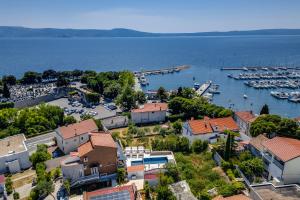 Fotografie z fotogalerie ubytování Apartment with heated pool, whirpool, view, near beach - by TRAVELER tourist agency Krk - ID 2683 v destinaci Novi Vinodolski