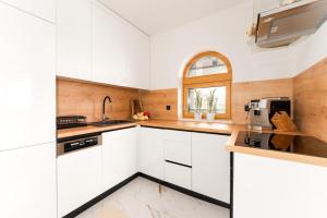 Fotografie z fotogalerie ubytování Apartment with heated pool, whirpool, view, near beach - by TRAVELER tourist agency Krk - ID 2683 v destinaci Novi Vinodolski