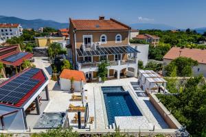 Fotografie z fotogalerie ubytování Apartment with heated pool, whirpool, view, near beach - by TRAVELER tourist agency Krk - ID 2683 v destinaci Novi Vinodolski
