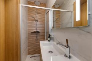 Fotografie z fotogalerie ubytování Apartment with heated pool, whirpool, view, near beach - by TRAVELER tourist agency Krk - ID 2683 v destinaci Novi Vinodolski