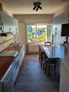 Η κουζίνα ή μικρή κουζίνα στο Appartement t3 privatif 56m2 La Baule proche mer