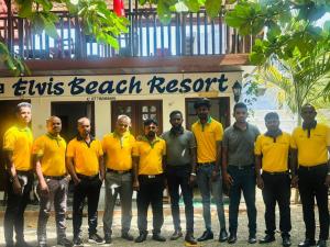 Tetamu yang menginap di Elvis Beach Resort