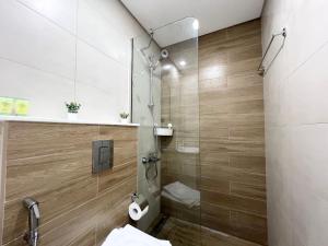 Un baño de Stylish 1BR Oasis 2, Masdar City 6 fotos más
