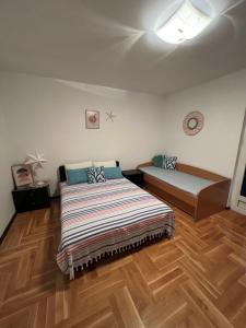 Postel nebo postele na pokoji v ubytování Komforan studio u centru grada