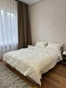Ένα ή περισσότερα κρεβάτια σε δωμάτιο στο Comfort Altyn-Emel
