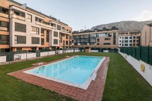 a swimming pool in the yard of a building at Apartamento Serenity in Posada de Llanes