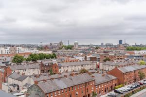 Cảnh Dublin hoặc tầm nhìn thành phố từ nhà trọ sinh viên