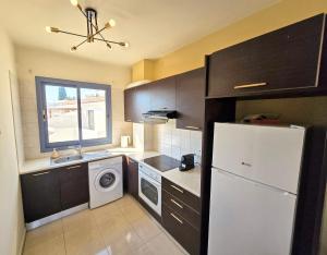 Η κουζίνα ή μικρή κουζίνα στο Fully equipped one bedroom apartment with pool