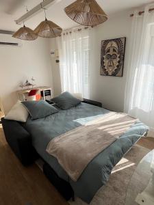 a bedroom with a large bed in a room at Le refuge du pont in Imphy