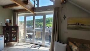 Ein Balkon oder eine Terrasse in der Unterkunft Ahrtal Vier Sterne Ferienwohnungen Alexandra Weiler Panorama