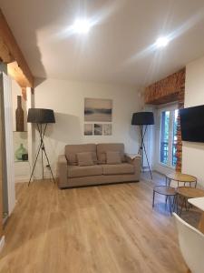 Μια τηλεόραση ή/και κέντρο ψυχαγωγίας στο Apartamento nuevo junto a la bahía P C