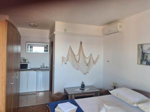 Łóżko lub łóżka w pokoju w obiekcie Rooms Raos