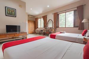 Giường trong phòng chung tại Hotel Wisma Dago ITB +42 ảnh