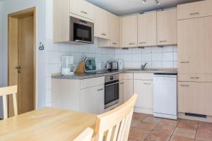 Kuchyň nebo kuchyňský kout v ubytování Ferienwohnung "Ostseewind"