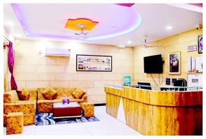 Televisor o centre d'entreteniment de Hotel Zam Zam And Restaurant Budget Hotel in Jaisalmer
