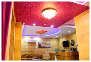 Televisor o centre d'entreteniment de Hotel Zam Zam And Restaurant Budget Hotel in Jaisalmer