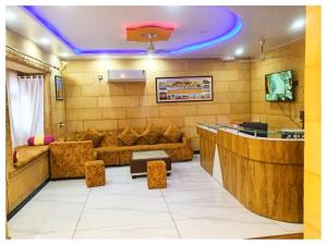 Televisor o centre d'entreteniment de Hotel Zam Zam And Restaurant Budget Hotel in Jaisalmer