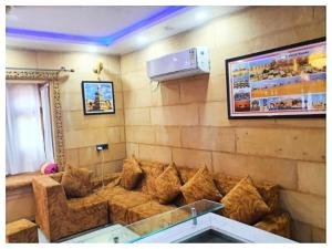 Televisor o centre d'entreteniment de Hotel Zam Zam And Restaurant Budget Hotel in Jaisalmer