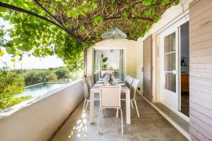 a dining room with a table and chairs on a patio at Villa Sun7 in Crillon-le-Brave