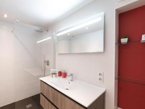 Fotografia z galérie ubytovania Appartement chic avec sauna et parking au centre de Chamonix - FR-1-343-190 v destinácii Chamonix-Mont-Blanc + 11 fotografií