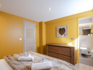Posteľ alebo postele v izbe v ubytovaní Appartement chic avec sauna et parking au centre de Chamonix - FR-1-343-190
