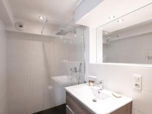 Kúpeľňa v ubytovaní Appartement chic avec sauna et parking au centre de Chamonix - FR-1-343-190